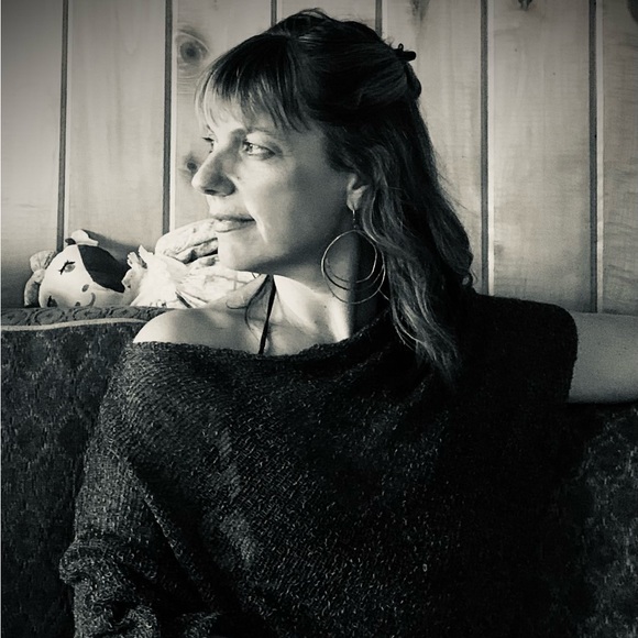 Meet your Posher, Laura - Picture 1 of 1